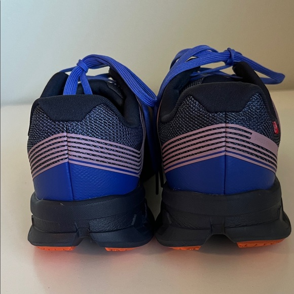 On Running Navy and Orange Athletic Shoes - Picture 6 of 9